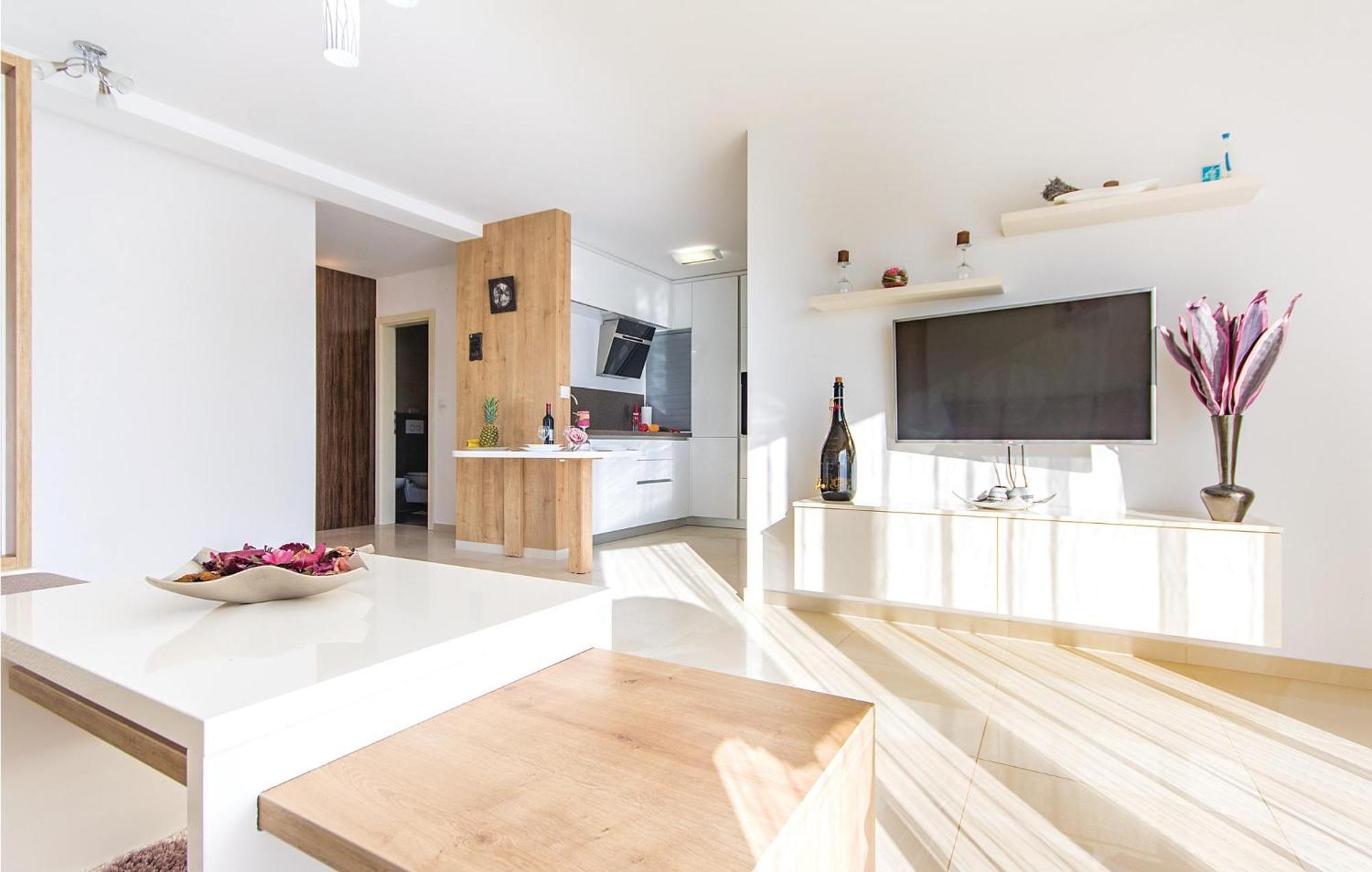 Lovely Apartment In Medulin With Kitchen Exterior photo